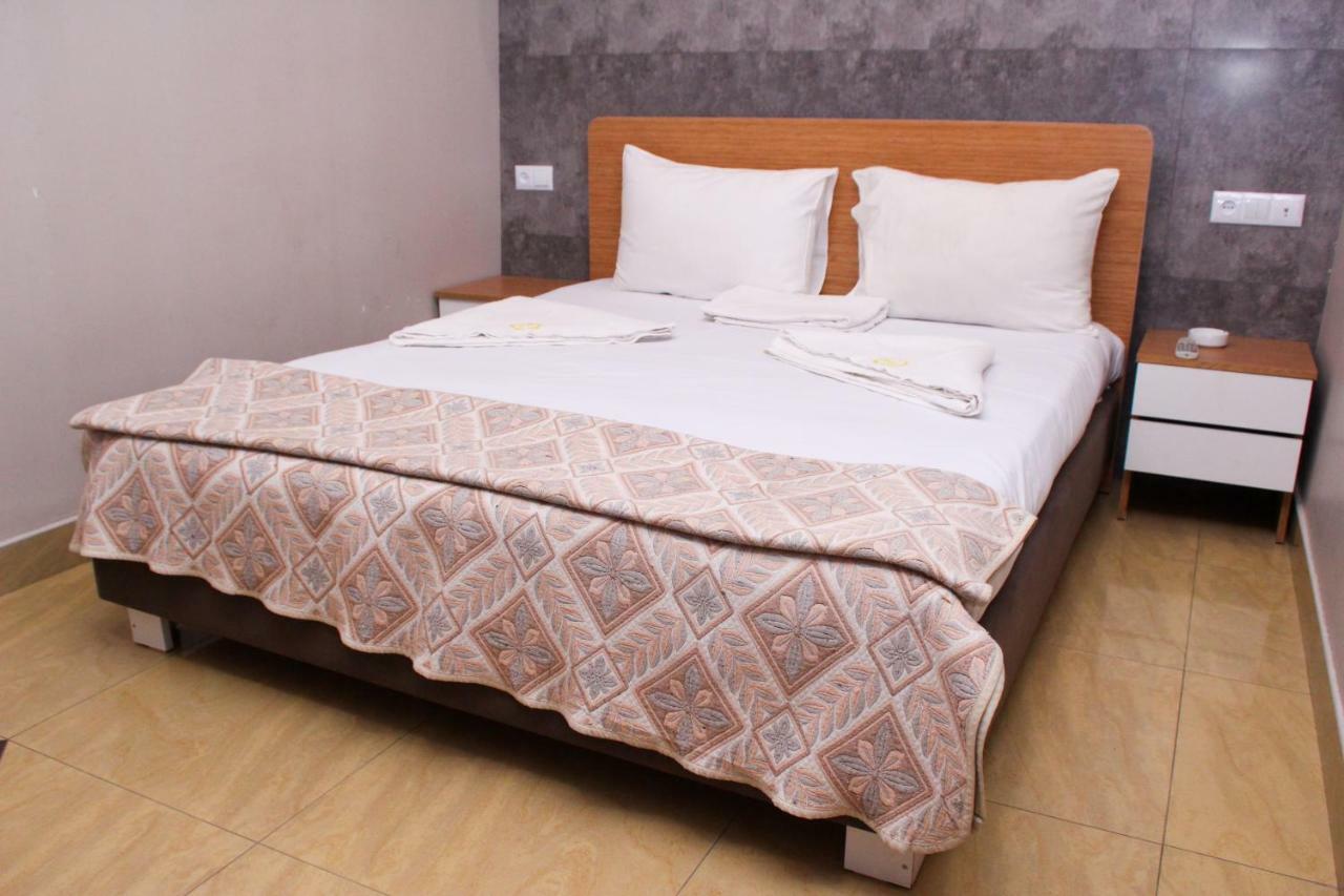 Golden Seconds Hotel Erivan Dış mekan fotoğraf